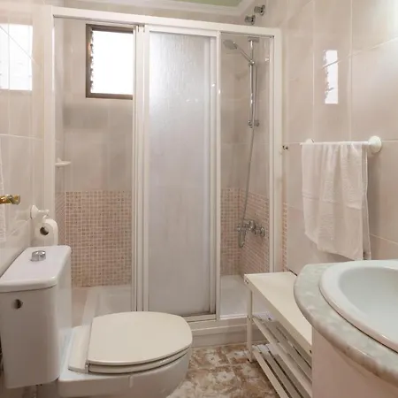 50 Meters From The شقة *